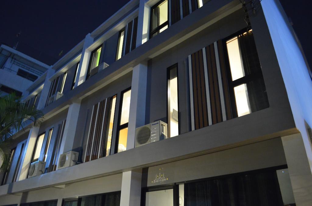 Varinda Hostal Bangkok Exterior foto