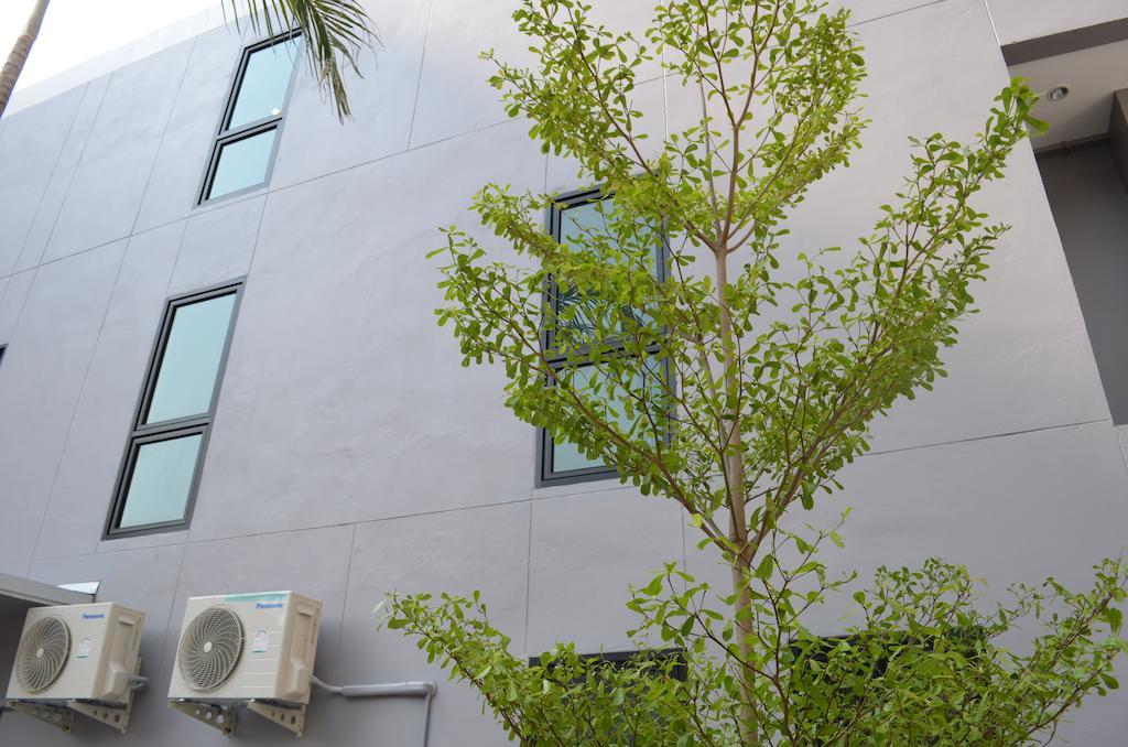 Varinda Hostal Bangkok Exterior foto