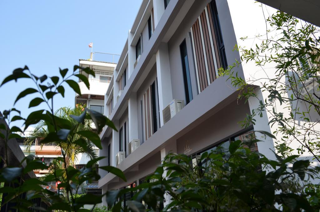 Varinda Hostal Bangkok Exterior foto