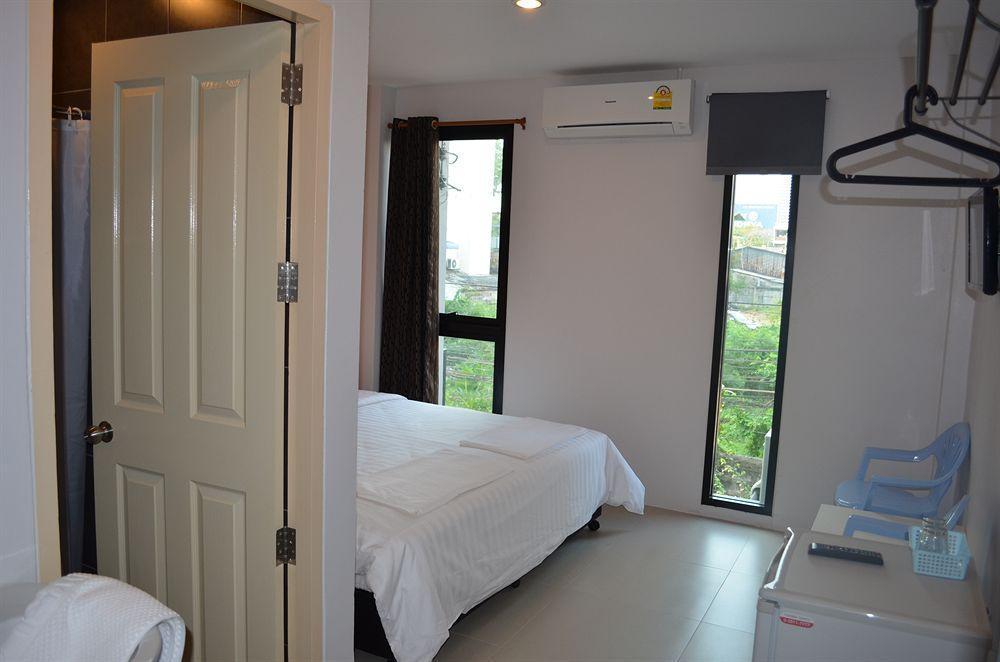 Varinda Hostal Bangkok Exterior foto