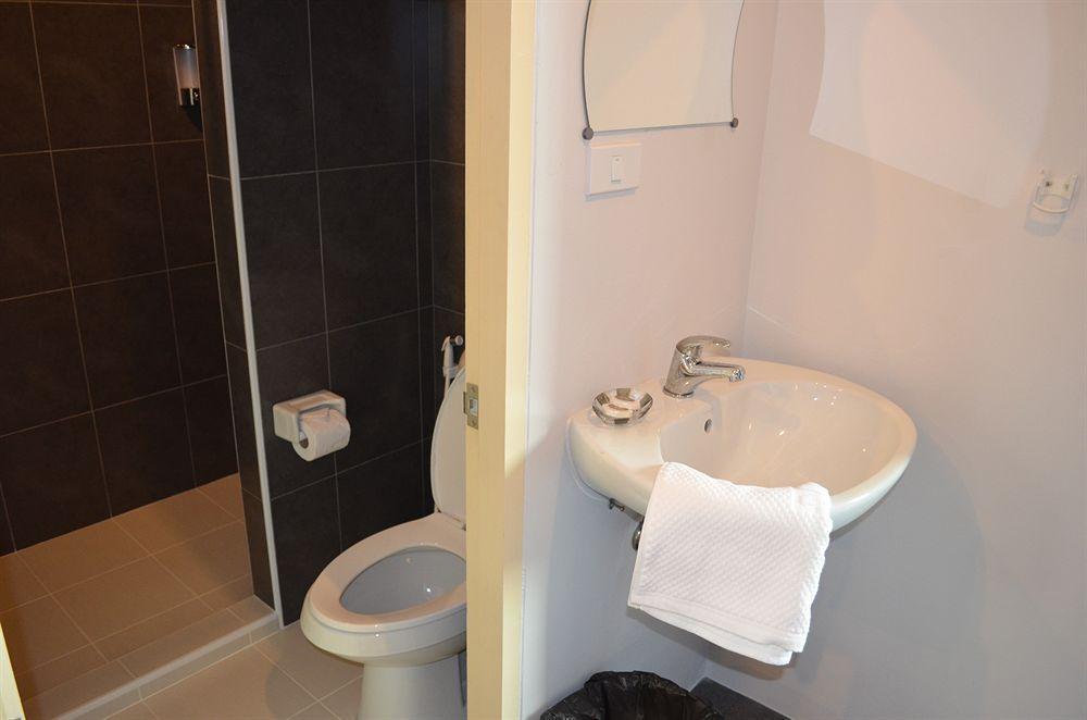 Varinda Hostal Bangkok Exterior foto