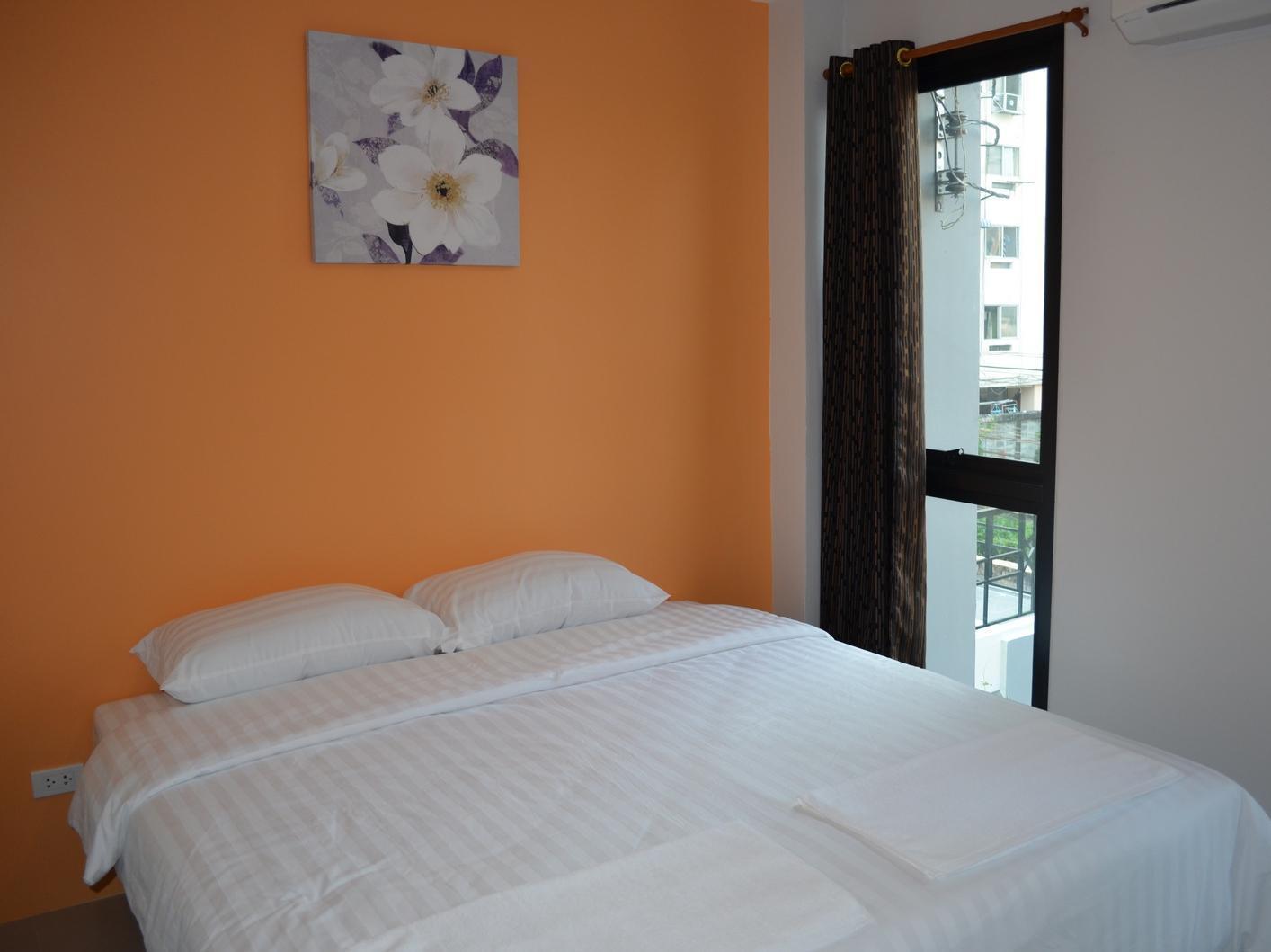 Varinda Hostal Bangkok Exterior foto