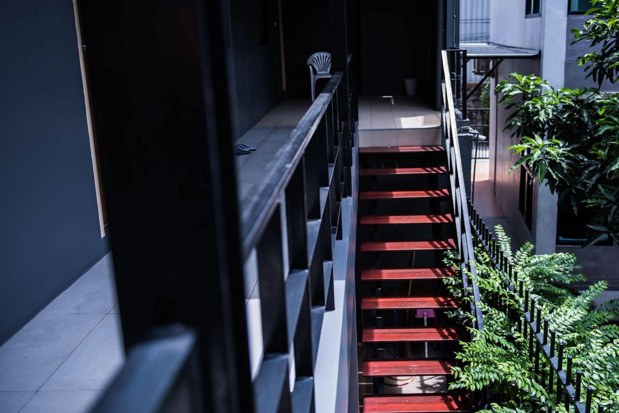 Varinda Hostal Bangkok Exterior foto
